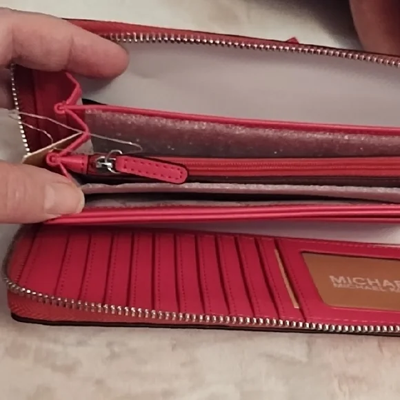 Michael Kors Jet Set Travel Leather Wallet NWT 💗Dragonfruit Color